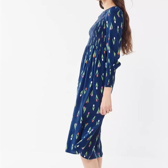 Urban Outfitters UO Kate Floral Smocked Midi Dress Size Medium - Picture 5 of 12